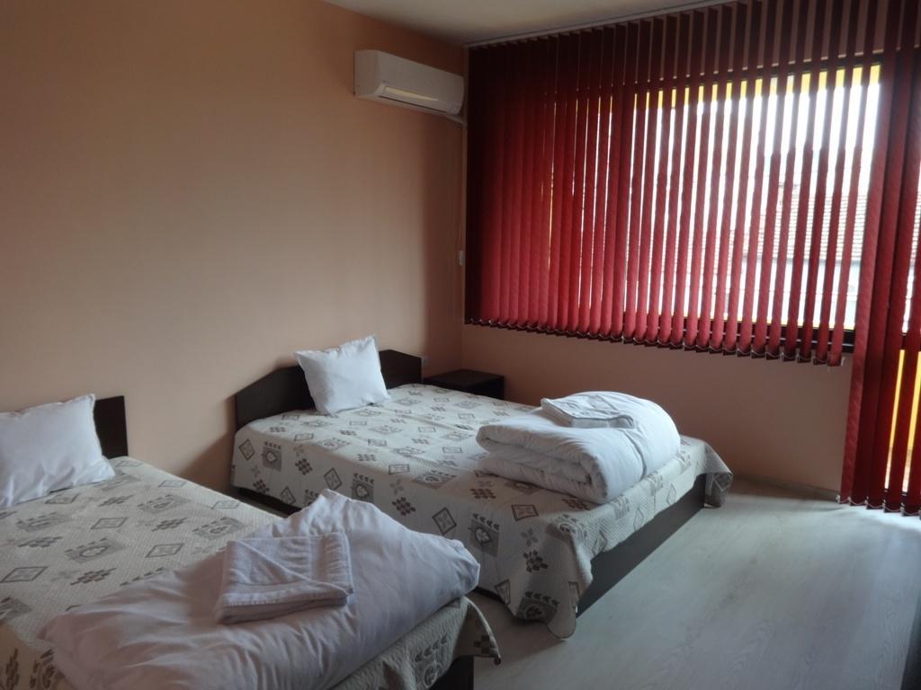 Guest House Karaulanov Elhovo  Экстерьер фото
