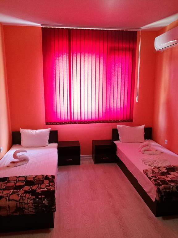 Guest House Karaulanov Elhovo  Экстерьер фото